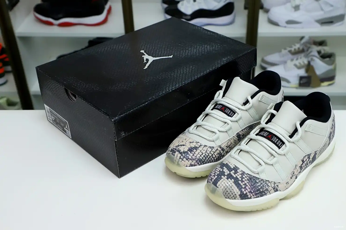 LOW AIR SNAKESKIN JORDAN LIGHT 11 Kimikick BONE 0530